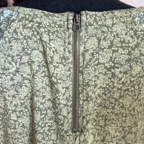 Lucky Brand Women’s Green Floral Short Sleeve Top Size Medium - Picture 7 of 13